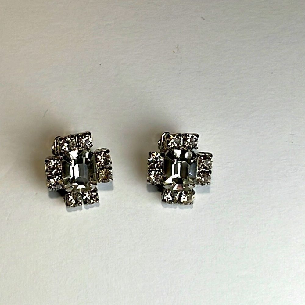 Vintage Rhinestone Clip On Earrings.